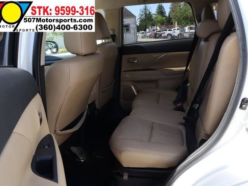 Used 2016 Mitsubishi Outlander SEL AWD/4WD image 14