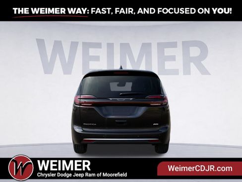 New 2027 Chrysler Pacifica Select AWD/4WD image 7
