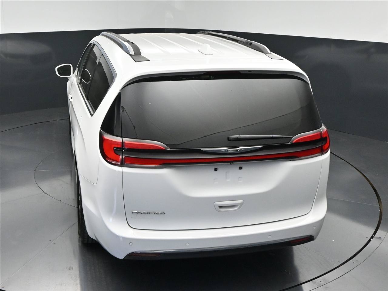 Used 2021 Chrysler Pacifica Touring-L FWD image 15