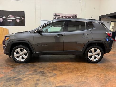 Used 2019 Jeep Compass Latitude w/ Cold Weather Group AWD/4WD image 6
