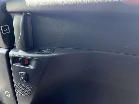 Used 2025 Chrysler Pacifica Limited FWD image 19
