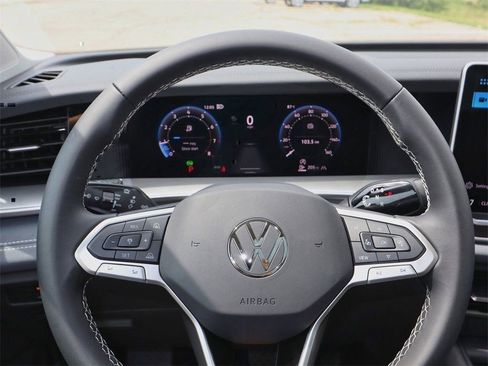 New 2025 Volkswagen Tiguan SE AWD/4WD image 21