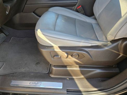 Used 2024 GMC Yukon XL SLT image 21