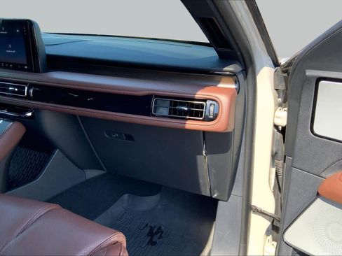 Used 2025 Lincoln Aviator Reserve w/ Equipment Group 201A AWD/4WD image 30