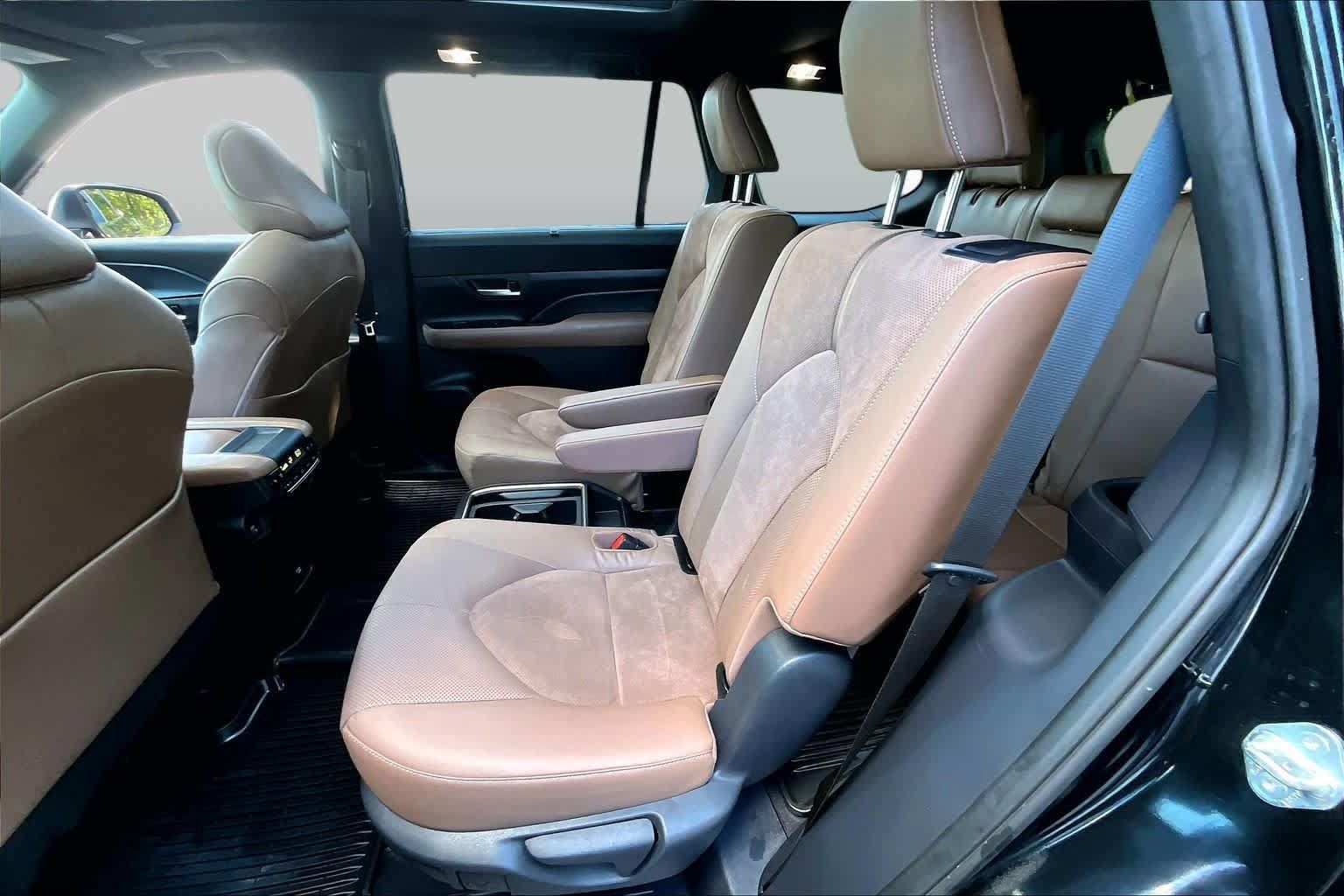 Used 2025 Toyota Grand Highlander AWD Hybrid image 20