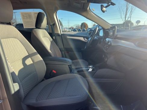 Used 2020 Ford Escape SE image 11