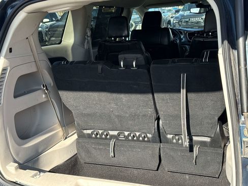 Used 2023 Chrysler Pacifica Touring-L image 16