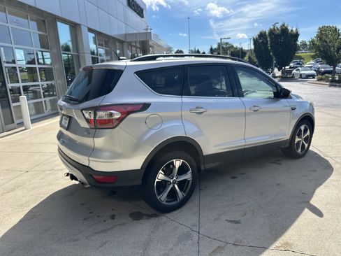 Used 2017 Ford Escape SE w/ Equipment Group 201A AWD/4WD image 6