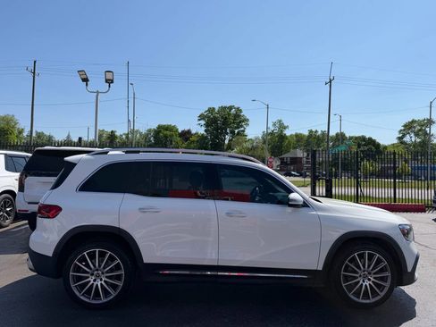 Used 2021 Mercedes-Benz GLB 250 4MATIC w/ AMG Line image 4