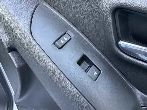 Used 2020 Chevrolet Trax LT w/ LT Convenience Package image 28