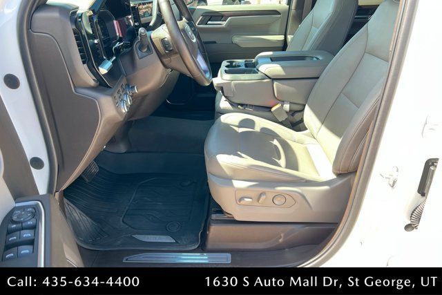 Used 2023 GMC Sierra 1500 SLT w/ X31 Off-Road Package AWD/4WD image 17