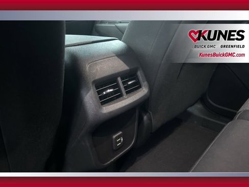 Used 2024 Chevrolet Equinox LT image 36