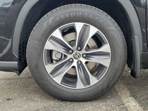 Used 2021 Toyota Highlander XLE image 5