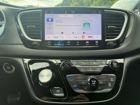 Used 2025 Chrysler Pacifica Select FWD image 23