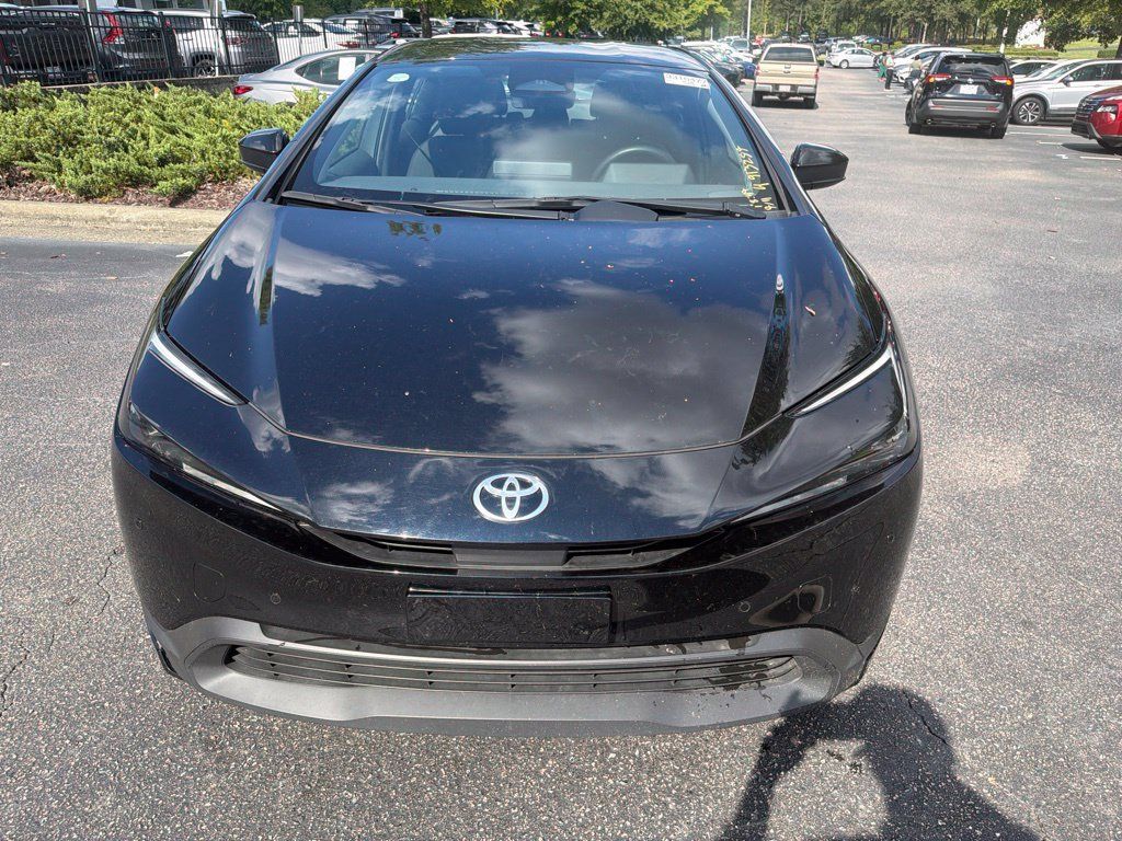 Used 2025 Toyota Prius LE AWD/4WD image 3