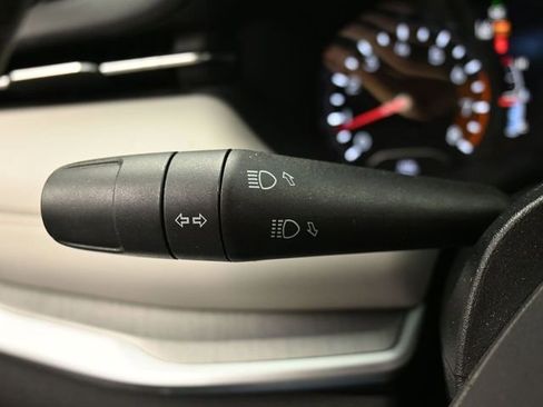 Used 2025 Jeep Compass Limited image 31