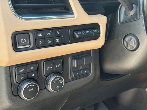 Used 2023 Chevrolet Suburban Premier AWD/4WD image 31