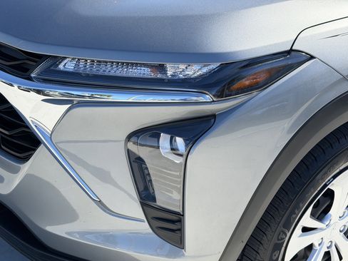 Used 2024 Chevrolet Trax LS w/ Driver Confidence Package image 8