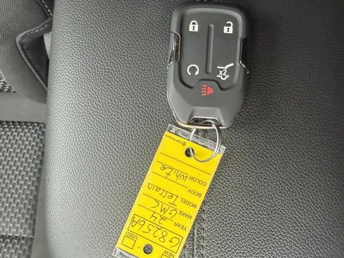 Used 2024 GMC Terrain SLE w/ Driver Convenience Package image 32