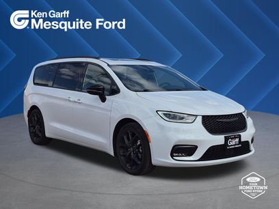 Used 2025 Chrysler Pacifica Limited