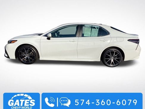 Used 2024 Toyota Camry SE image 6