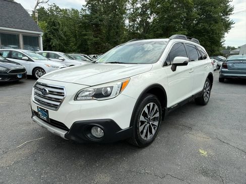 Used 2016 Subaru Outback 2.5i Limited AWD/4WD image 3