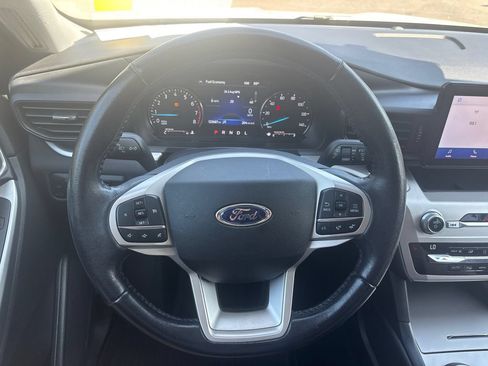 Used 2021 Ford Explorer XLT AWD/4WD image 22