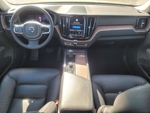 Used 2024 Volvo XC60 B5 Plus image 12