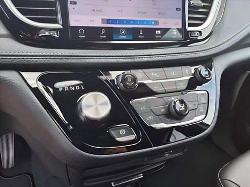 New 2026 Chrysler Pacifica Select image 18