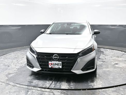 Used 2024 Nissan Altima 2.5 SV image 7