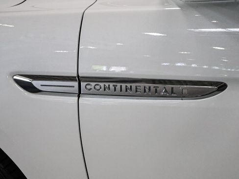 Used 2020 Lincoln Continental AWD w/ Premium Package image 19