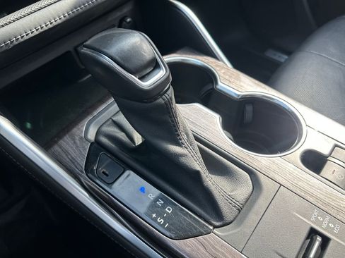 Used 2021 Toyota Highlander Limited image 16