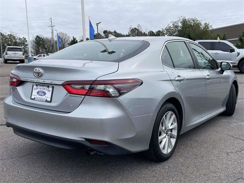 Used 2024 Toyota Camry LE image 3