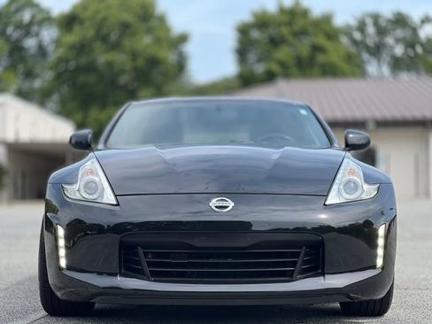 Used 2015 Nissan 370Z Coupe RWD image 2