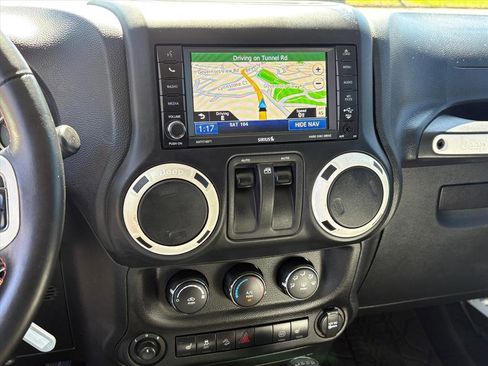 Used 2012 Jeep Wrangler Sahara image 9