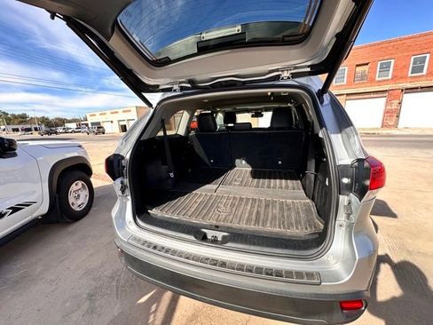 Used 2017 Toyota Highlander XLE image 11