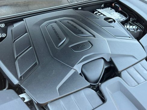 Certified 2024 Porsche Cayenne Coupe AWD/4WD image 45