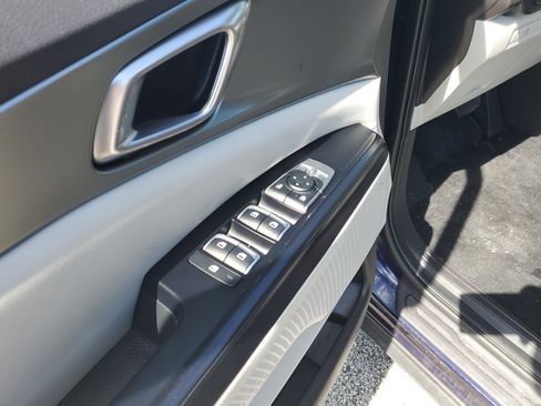 Used 2022 Kia Carnival LX image 14