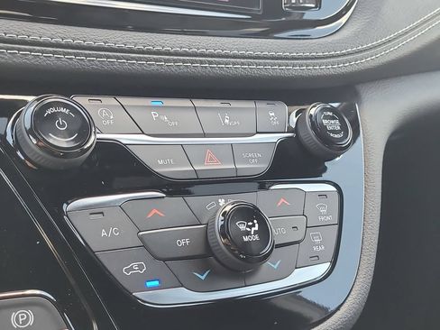 New 2026 Chrysler Pacifica Select w/ S Appearance Package FWD image 27