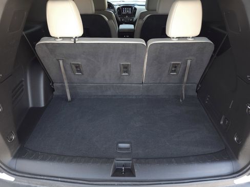 Used 2023 Chevrolet Traverse LT w/ LT Premium Package image 34