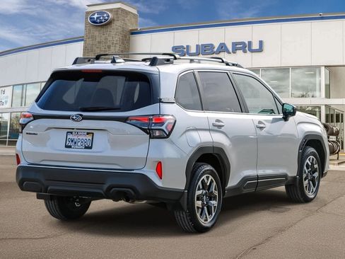 Used 2025 Subaru Forester Premium AWD/4WD image 2