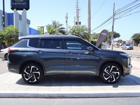 Used 2024 Mitsubishi Outlander SE Black Edition image 4