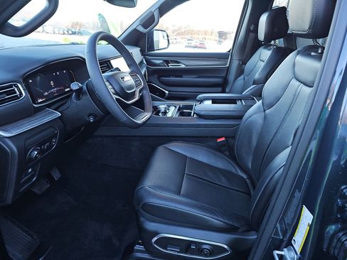 Used 2024 Jeep Wagoneer Series III w/ Premium Group I image 8