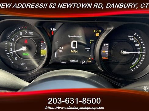 Used 2024 Jeep Wrangler Unlimited w/ Convenience Group AWD/4WD image 19