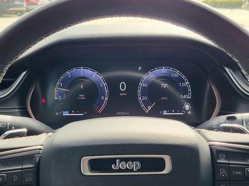 Used 2023 Jeep Grand Cherokee Altitude AWD/4WD image 24