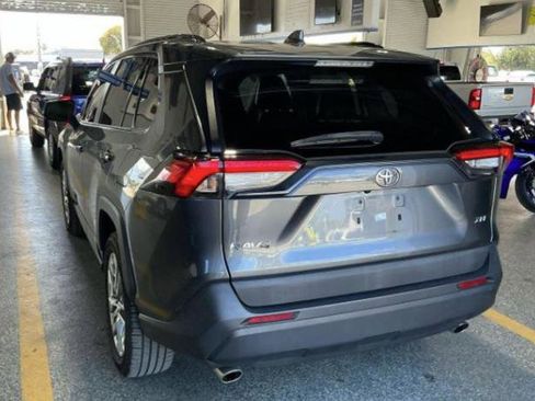 Used 2021 Toyota RAV4 XLE Premium image 7