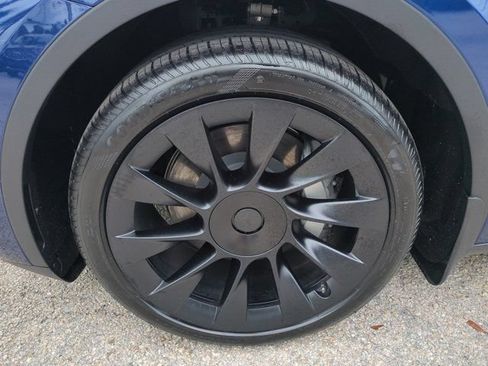 Used 2025 Tesla Model Y Long Range RWD image 10