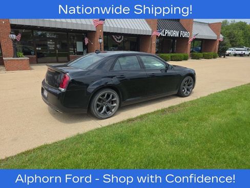 Used 2023 Chrysler 300 S w/ Comfort Group RWD image 4
