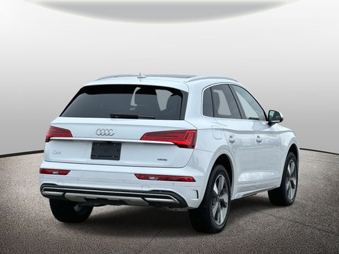 Used 2023 Audi Q5 2.0T Premium w/ Convenience Package AWD/4WD image 4