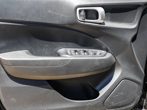 Certified 2024 Hyundai Venue SEL FWD image 25